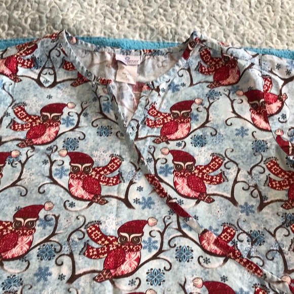 Scrub Top Winter Owl - Picture 2 of 4